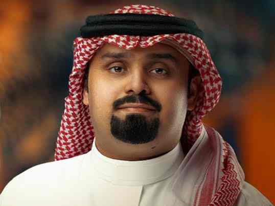 من هو بندر بن عوير ويكيبيديا عمره ديانتة زوجتة أصلة ويش يرجع السيرة الذاتية الكاملة